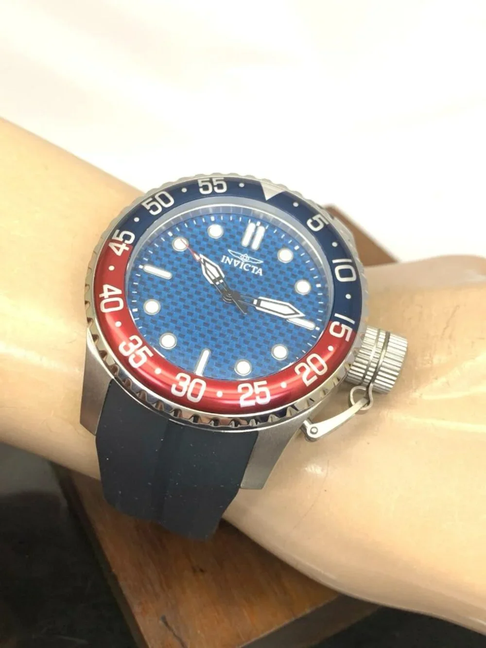 Invicta Mens Watch 35658 Pro Diver Quartz Blue Dial Pepsi Bezel Rubber Band 50mm